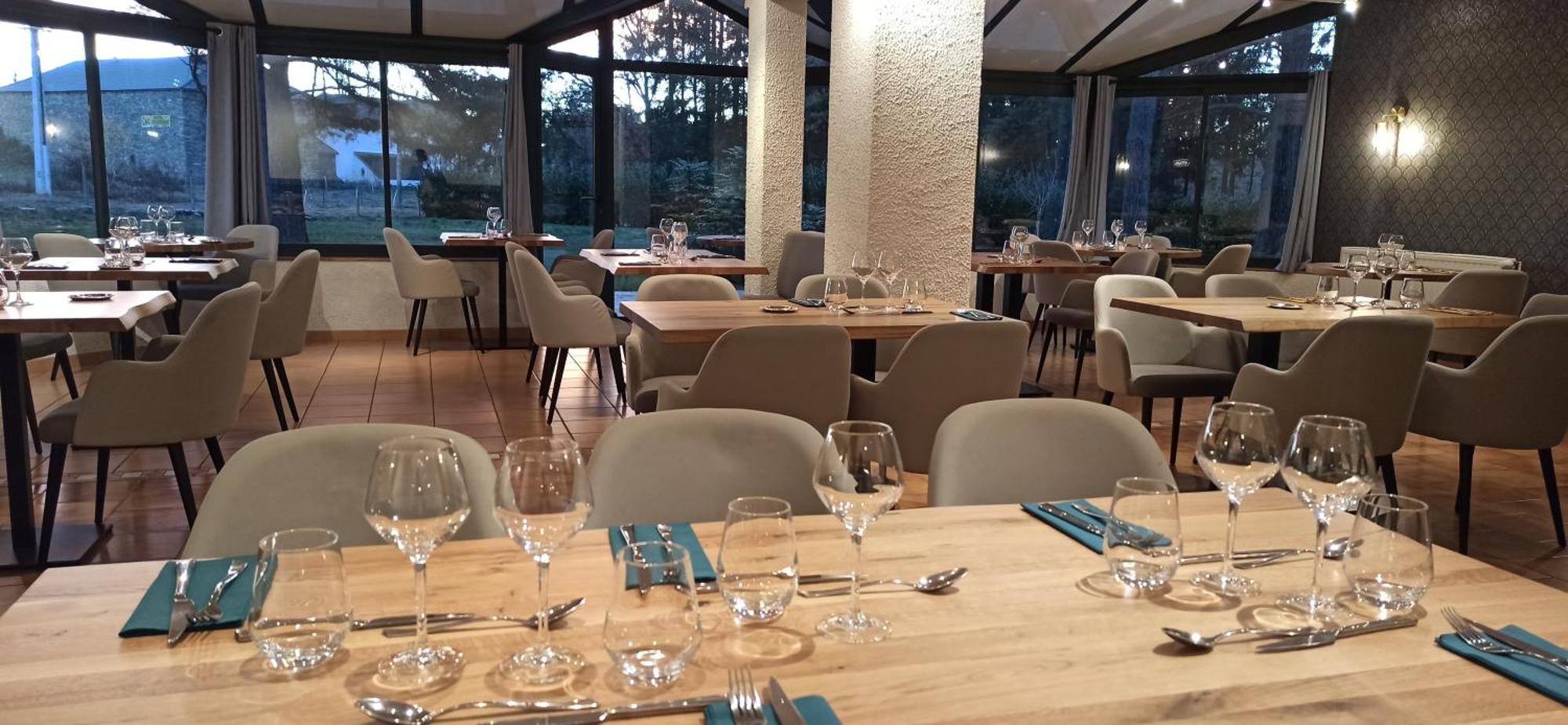 Hotel Restaurant Logis La Meridienne Anglards de Saint Flour Eksteriør billede